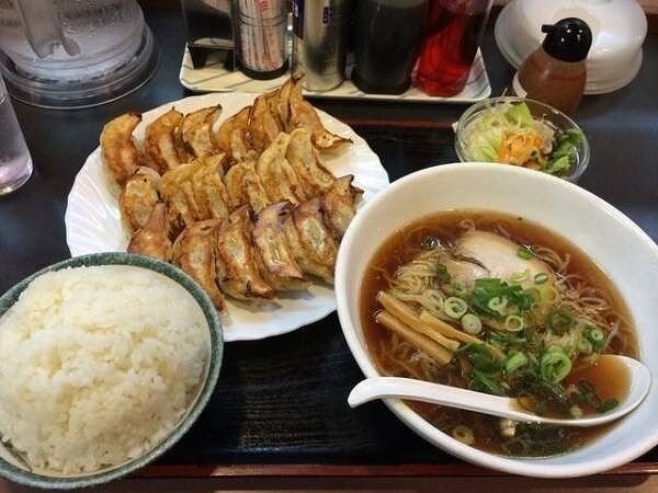 【画像】王将のセット、余裕で食えるデブ